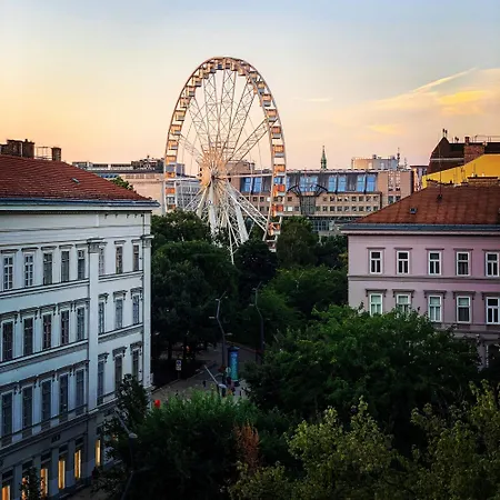 Dula Downtown Apartament *