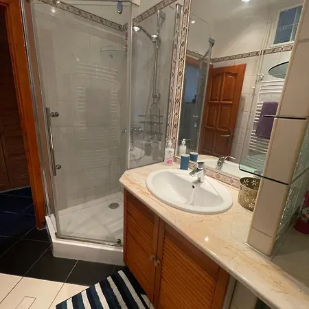 Dula Downtown Apartment